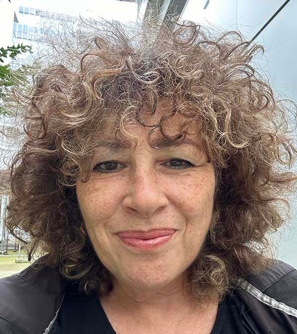 Contact Helene Zuili